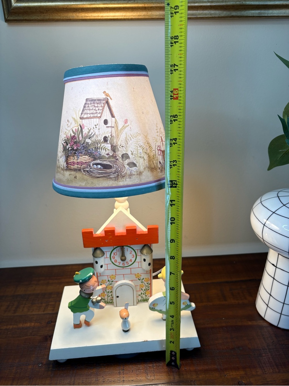 Vintage Irma Wooden Children’s Lamp Featuring Hand-Painted Figures - Picture 10 of 15
